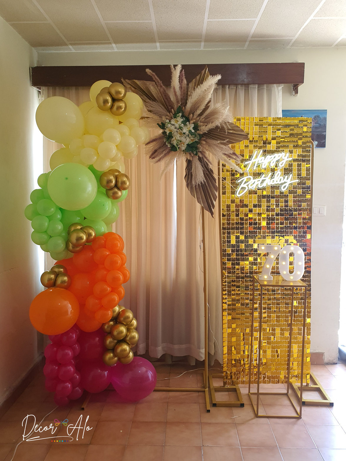 Arco de globos con letrero personalizado